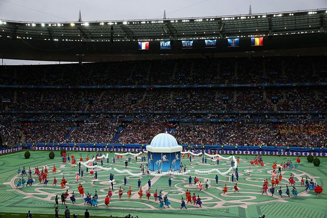 Lễ khai mạc EURO 2016 ngắn ngọn, ngập tràn màu sắc và âm thanh ảnh 4
