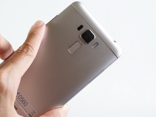 Cận cảnh smartphone Asus ZenFone 3 Laser ảnh 10