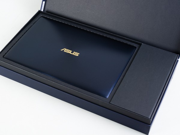 Cận cảnh laptop siêu mỏng Asus ZenBook 3 tại Việt Nam ảnh 2