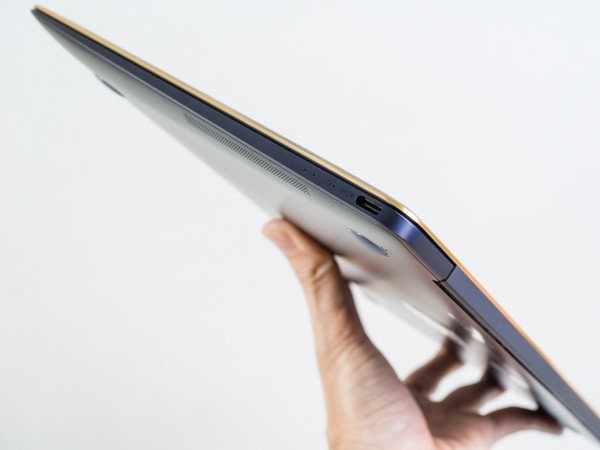 Cận cảnh laptop siêu mỏng Asus ZenBook 3 tại Việt Nam ảnh 16
