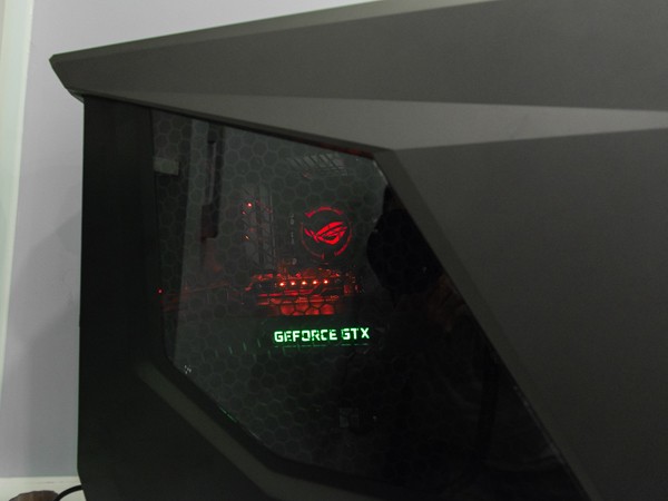 Cận cảnh PC chuyên game Asus ROG GT51 giá 60 triệu đồng ảnh 10