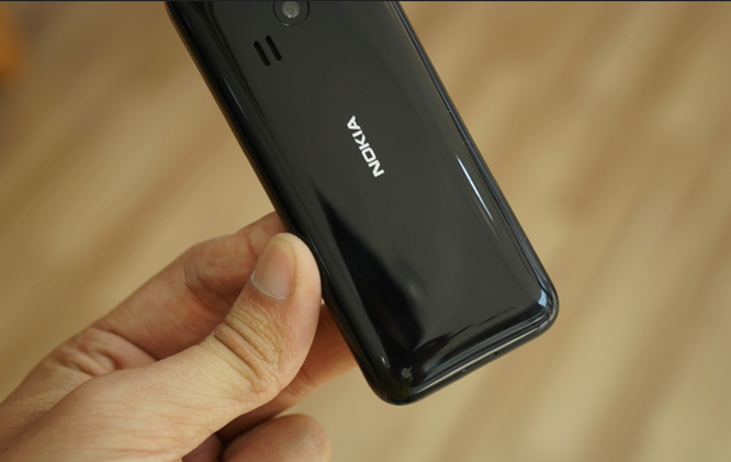 Trên tay Nokia 222 màu đen bóng giá 950 nghìn ảnh 5