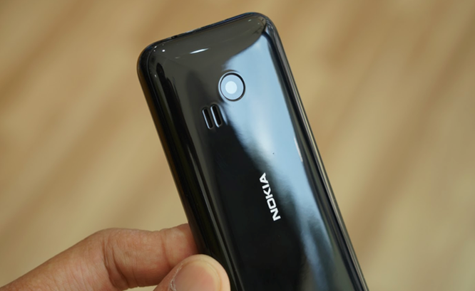 Trên tay Nokia 222 màu đen bóng giá 950 nghìn ảnh 6