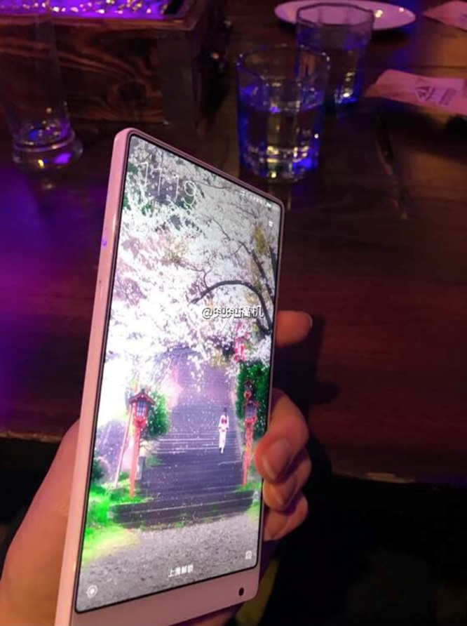 Xiaomi Mi MIX lộ bản màu trắng cực nữ tính ảnh 2