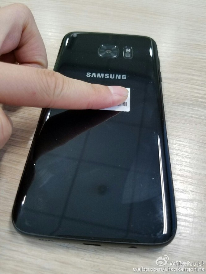 Lộ ảnh thực tế Galaxy S7 edge đen bóng ảnh 3