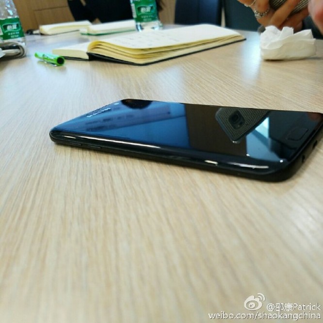 Lộ ảnh thực tế Galaxy S7 edge đen bóng ảnh 4