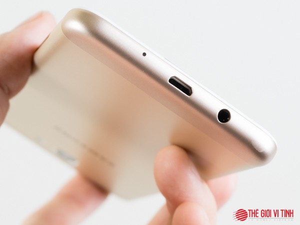 Cận cảnh smartphone Samsung Galaxy J5 Prime ảnh 7