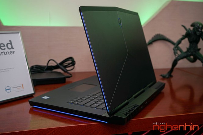Cận cảnh Gaming Laptop Alienware 15 R3 2017 ảnh 4