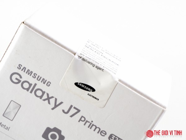 Cận cảnh Samsung Galaxy J7 Prime màu hồng ảnh 3