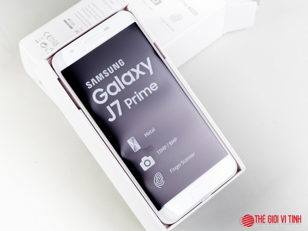 Cận cảnh Samsung Galaxy J7 Prime màu hồng ảnh 5