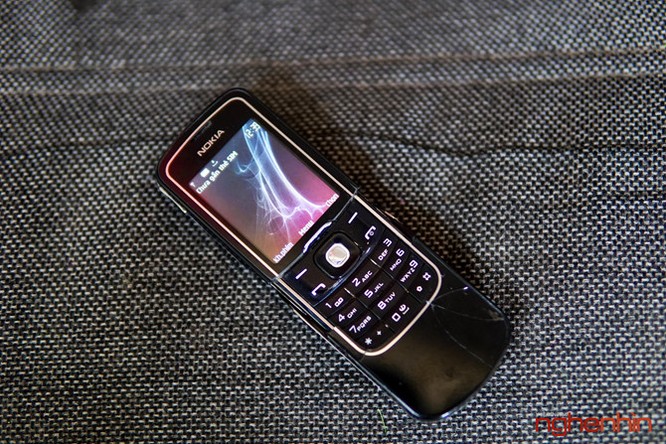 Trên tay Nokia 8600: ‘Kiệt tác ánh trăng’ 10 năm tuổi ảnh 10