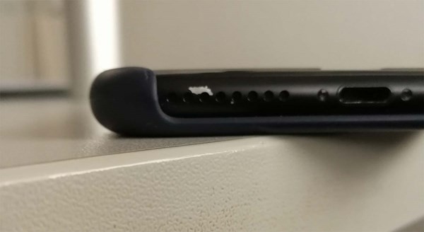 Vài mẫu iPhone 7 đen mờ bị lỗi tróc sơn ảnh 4