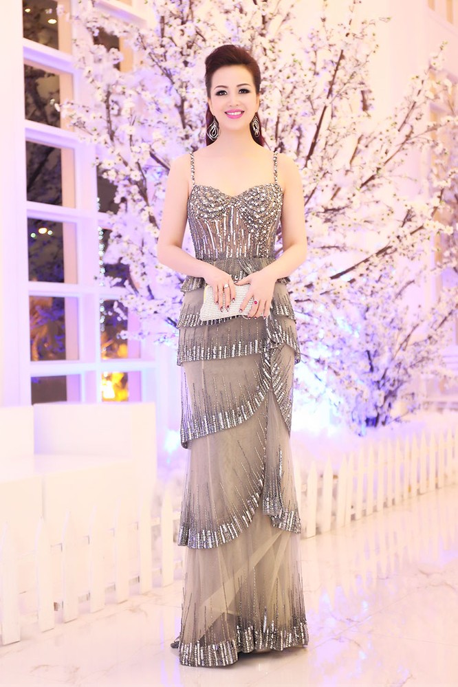 10 Hoa hậu “tri thức” của nhan sắc Việt ảnh 2