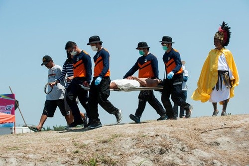 “Rùng mình” với lễ hội đóng đinh người thật ở Philippines ảnh 6