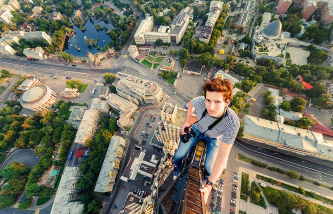 Đứng tim với chùm ảnh chụp từ độ cao 156m của chàng trai người Nga ảnh 5