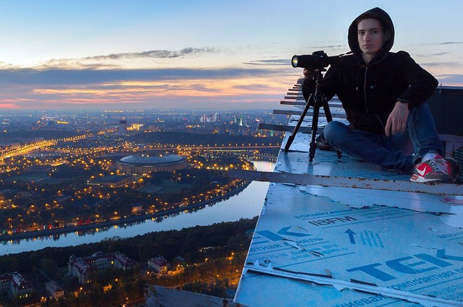 Đứng tim với chùm ảnh chụp từ độ cao 156m của chàng trai người Nga ảnh 18