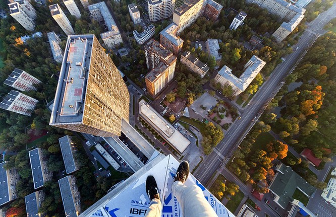 Đứng tim với chùm ảnh chụp từ độ cao 156m của chàng trai người Nga ảnh 6