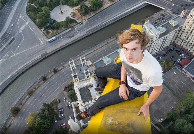Đứng tim với chùm ảnh chụp từ độ cao 156m của chàng trai người Nga ảnh 13