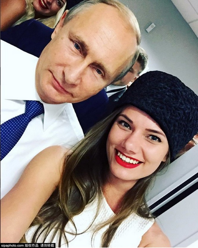 Người mẫu Nga xúc động vì được tổng thống Putin hỏi địa chỉ ảnh 2