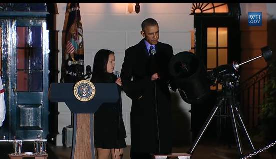 Tổng thống Obama hào hứng ngắm sao cùng Nhà Trắng ảnh 3