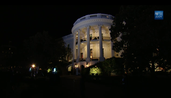 Tổng thống Obama hào hứng ngắm sao cùng Nhà Trắng ảnh 4