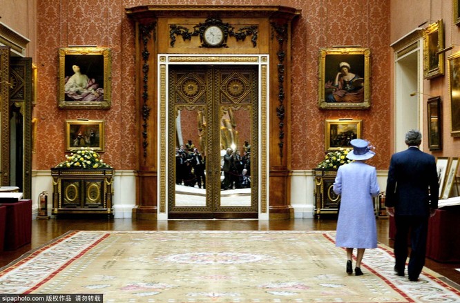 Chiêm ngưỡng cuộc sống xa hoa trong cung điện Buckingham ảnh 6