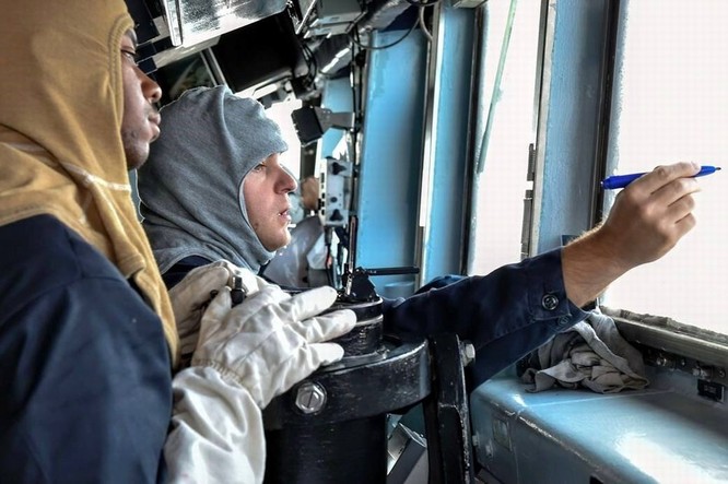 Tàu khu trục USS Lassen Mỹ: Những hình ảnh trực chiến và huấn luyện trên Biển Đông ảnh 7