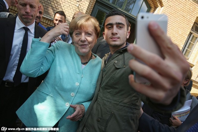 Obama làm đầu bếp, Kim Jong Un đáp chuyên cơ thị sát, bà Merkel chụp ảnh selfie ảnh 17