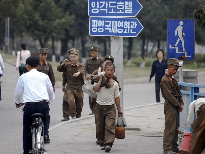 Vì sao Triều Tiên vẫn “sống khỏe” bất chấp trừng phạt, cấm vận? ảnh 1