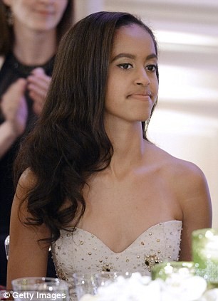 Phong cách thời trang của hai con gái tổng thống Obama sau 8 năm đồng hành cùng cha ảnh 142