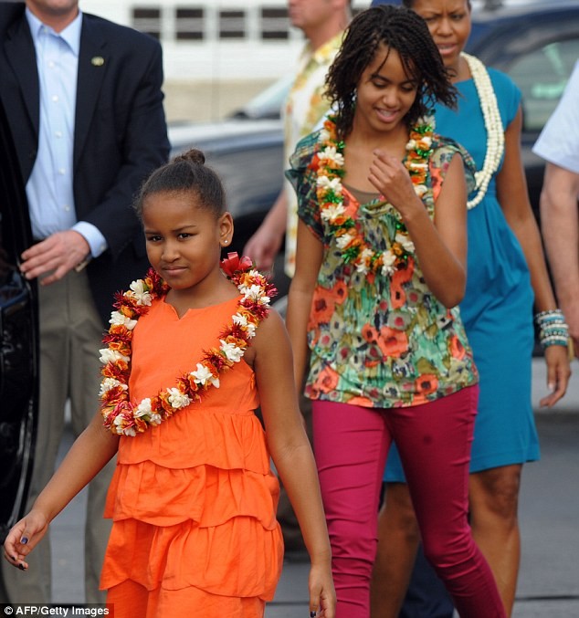Phong cách thời trang của hai con gái tổng thống Obama sau 8 năm đồng hành cùng cha ảnh 35