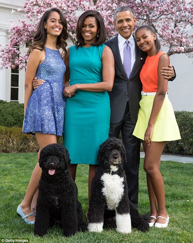 Phong cách thời trang của hai con gái tổng thống Obama sau 8 năm đồng hành cùng cha ảnh 24