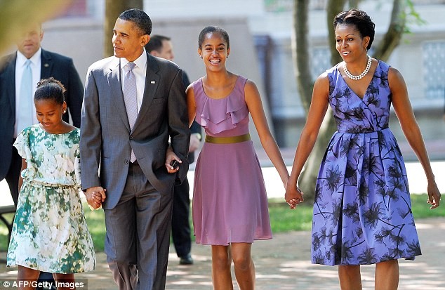 Phong cách thời trang của hai con gái tổng thống Obama sau 8 năm đồng hành cùng cha ảnh 129