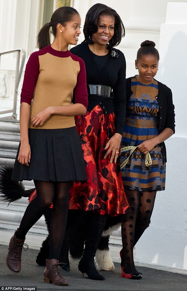 Phong cách thời trang của hai con gái tổng thống Obama sau 8 năm đồng hành cùng cha ảnh 131