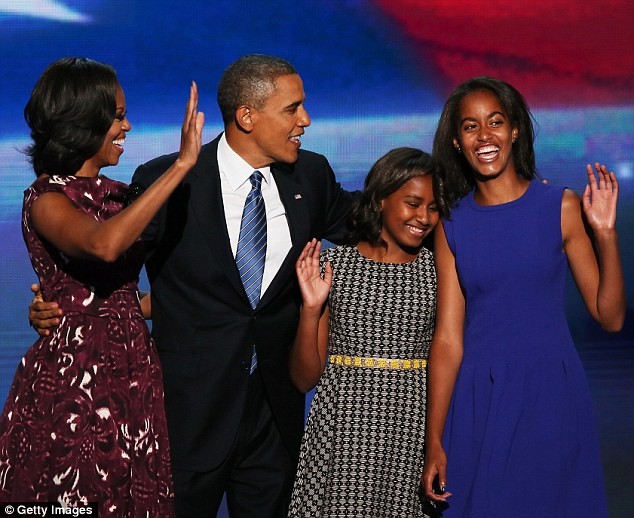 Phong cách thời trang của hai con gái tổng thống Obama sau 8 năm đồng hành cùng cha ảnh 17