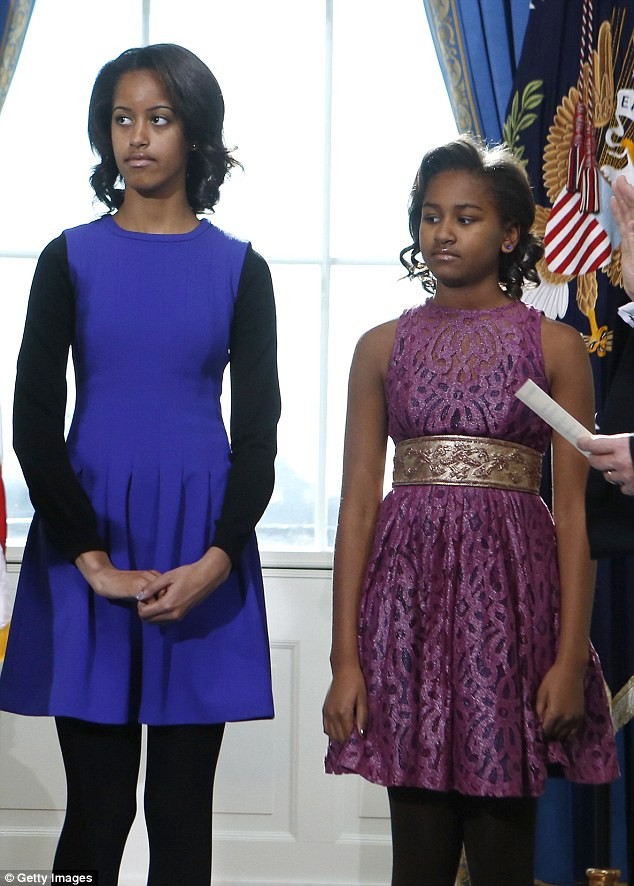 Phong cách thời trang của hai con gái tổng thống Obama sau 8 năm đồng hành cùng cha ảnh 48