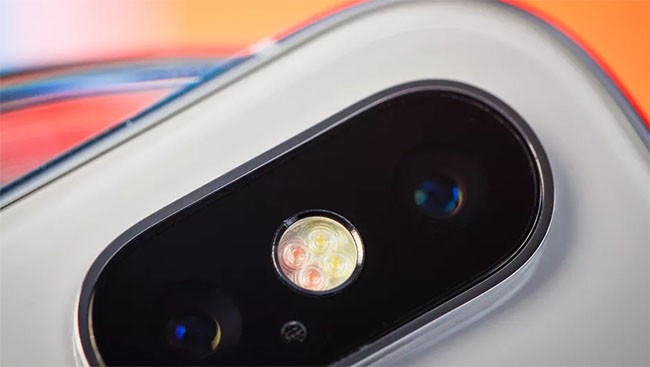Những hình ảnh “bất ngờ” về iPhone X dưới ống kính macro ảnh 3
