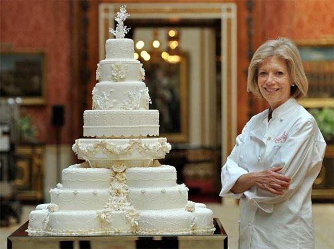 Choáng ngợp với 12 chiếc bánh cưới hoàng gia “khủng” nhất mọi thời đại ảnh 3