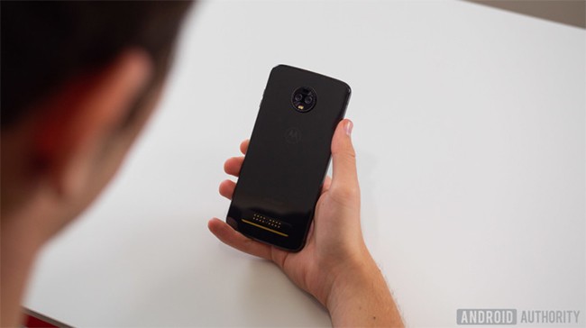 Đánh giá Motorola Moto Z3: Liệu có xứng tầm smartphone 5G đầu tiên? ảnh 1