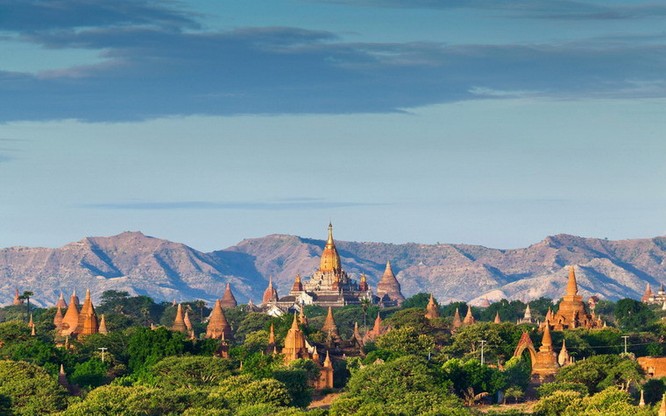 Có khoảng hơn 10.000 ngôi chùa tháp Phật giáo đã được xây dựng trong khoảng diện tích 100 km vuông ở vùng đồng bằng trung tâm Myanmar dưới triều đại Bagan.