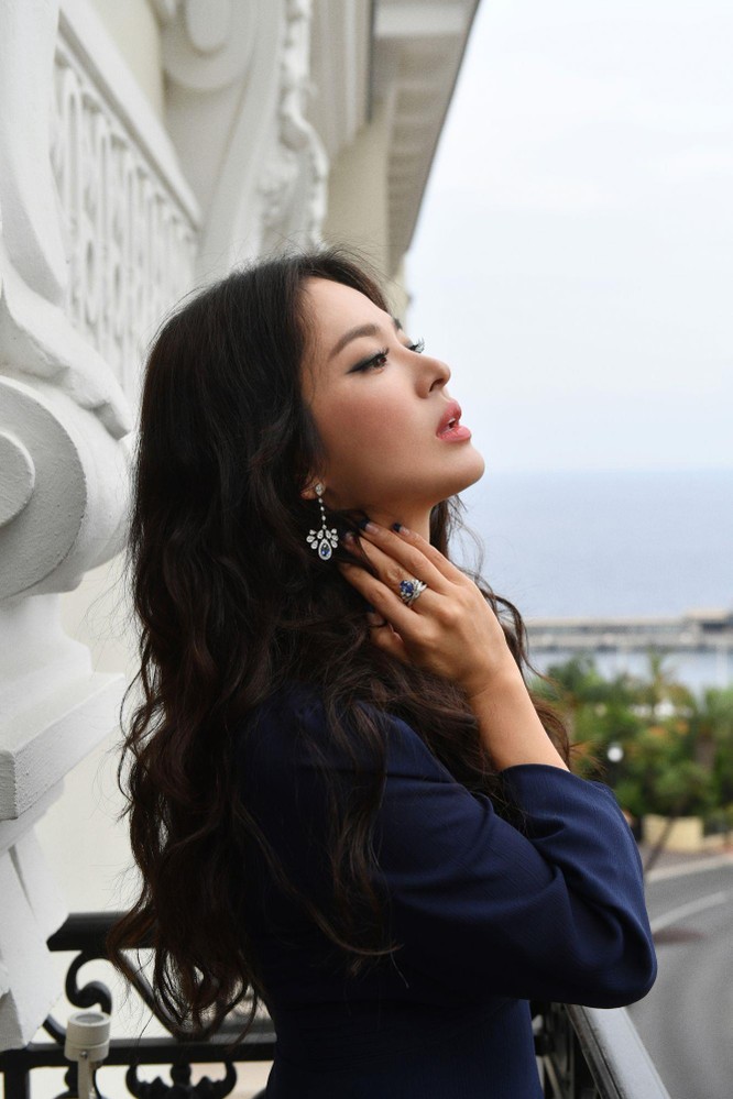 Dù gặp phải chuyện buồn nhưng Song Hye-Kyo vẫn rất kiều diễm và xinh đẹp