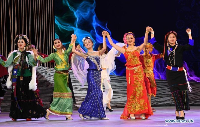 Lễ hội thời trang văn hóa châu Á tổ chức tại Trung Quốc ảnh 12
