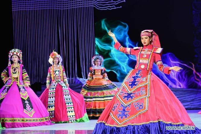 Lễ hội thời trang văn hóa châu Á tổ chức tại Trung Quốc ảnh 9