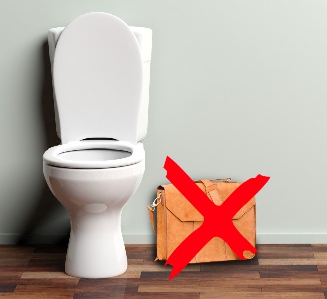10 mẹo sử dụng nhà vệ sinh công cộng an toàn không phải ai cũng biết ảnh 2