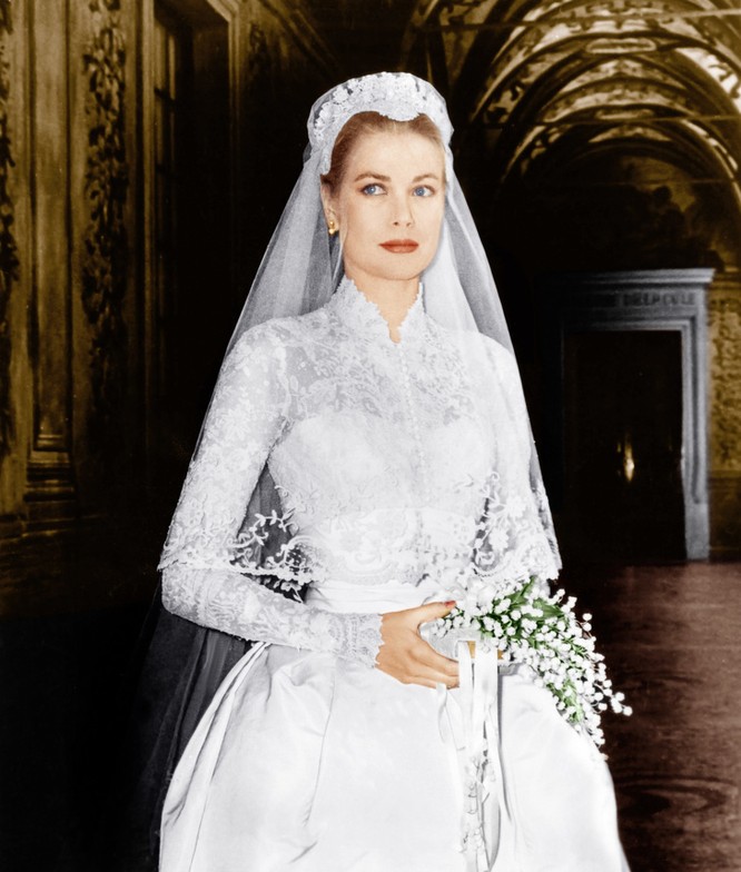 Trầm trồ trước những bộ váy cưới hoàng gia đẹp nhất mọi thế kỷ ảnh 2