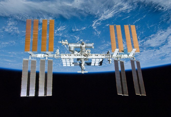 Nga tuyên bố rút lui, Trạm Vũ trụ Quốc tế sắp trở thành một "cuộc chiến không gian"? ảnh 1