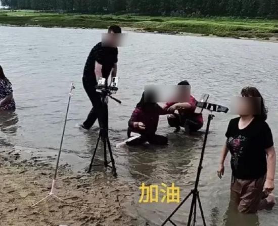 Sự vô cảm của người nổi tiếng trên MXH bộc lộ qua trận lũ lụt lịch sử của Trung Quốc ảnh 5