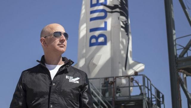Cùng chinh phục không gian với Musk và Branson, tại sao Jeff Bezos luôn hứng chịu chỉ trích? ảnh 5