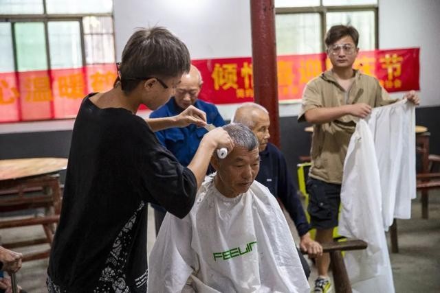 Trung Quốc: "Lão nhị đại" là gì, vì sao bộ phận dân cư này gánh vác trách nhiệm ngày càng nặng nề? ảnh 2
