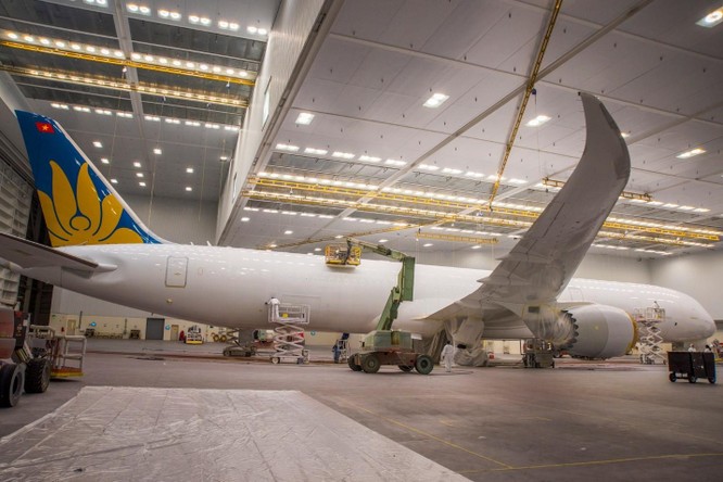 Vietnam Airlines tăng trọng lượng hành lý xách tay, hé lộ hình ảnh chiếc Boeing 787-10 ảnh 1